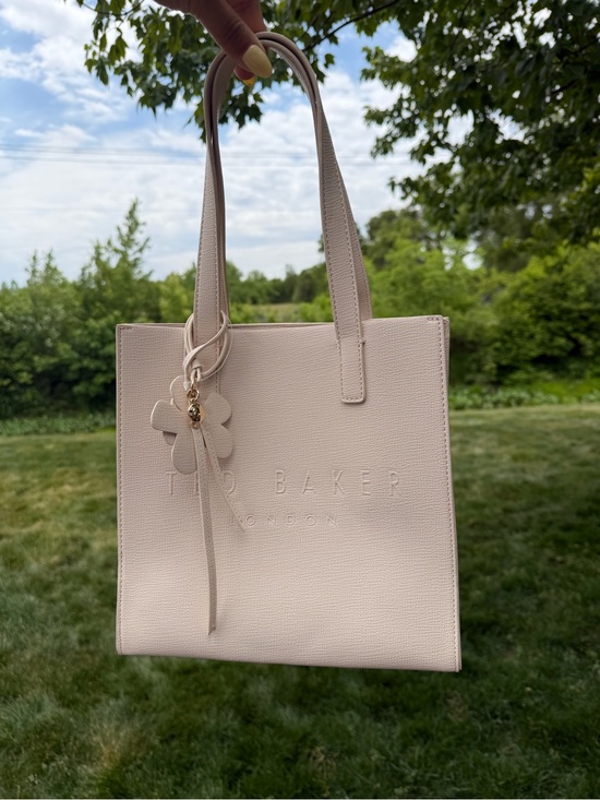 Ted Baker Handbags - Ted Baker The Icon Cream structured Tote Bag with Flower Charm NWT